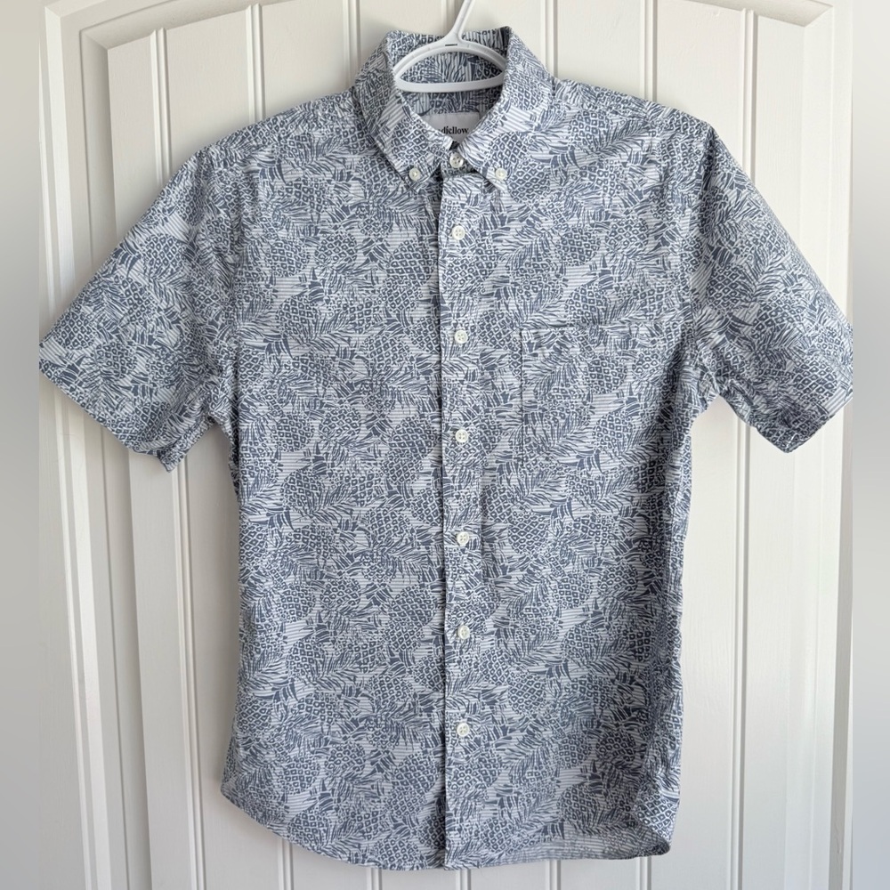 Men’s Goodfellow & Co 
Blue Leaf Print Button Down Shirt
Size: Small